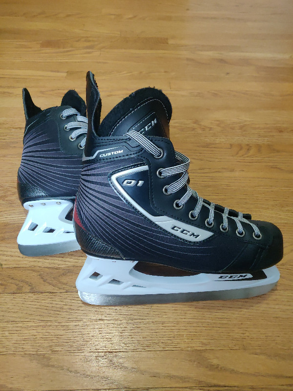 Hockey skates Youth CCM Custom Size 6 in Hockey in Ottawa - Image 3