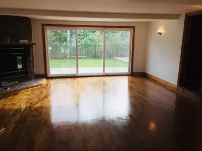 6 chambres grande maison sur 20,000 pieds carrés à louer. Chalet spacieux et ensoleillé, situé dans...