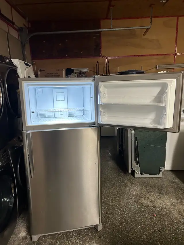 *Fridge- Frigidaire- %100 working 30 Days Warranty in Refrigerators in Kitchener / Waterloo - Image 8