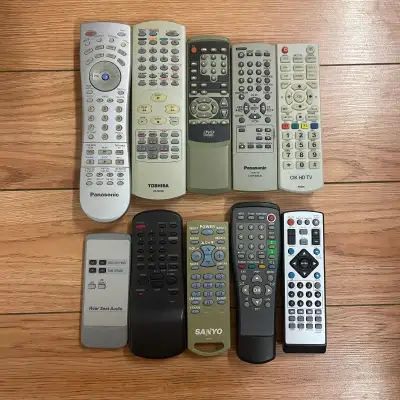 Télécommandes (Remote controls), View more
