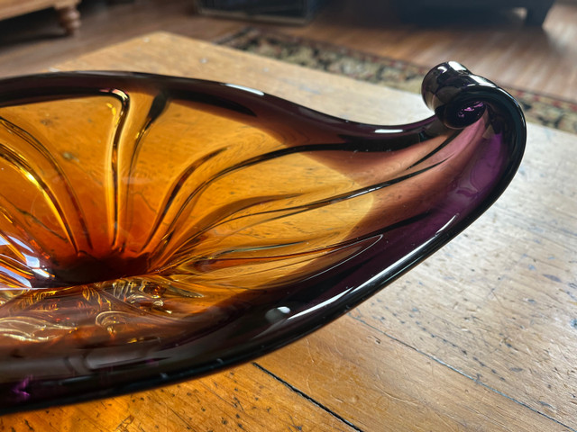 Vintage Amber Amethyst Art Glass Bowl in Arts & Collectibles in Kawartha Lakes - Image 4