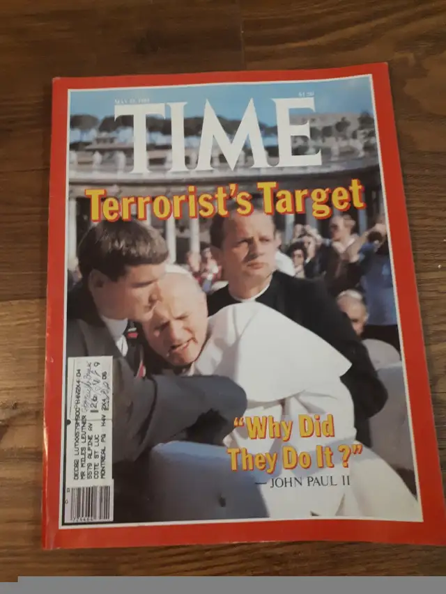 Lot de 4 Time magazine Pape Jean Paul II in Magazines in Laval / North Shore - Image 5