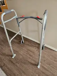 Folding aluminum walker by Drive - new condition - Lindenwoods