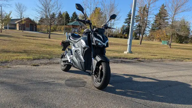 Gio G2000 low speed motorbike (Only class 5 required) in Scooters & Pocket Bikes in St. Albert - Image 3