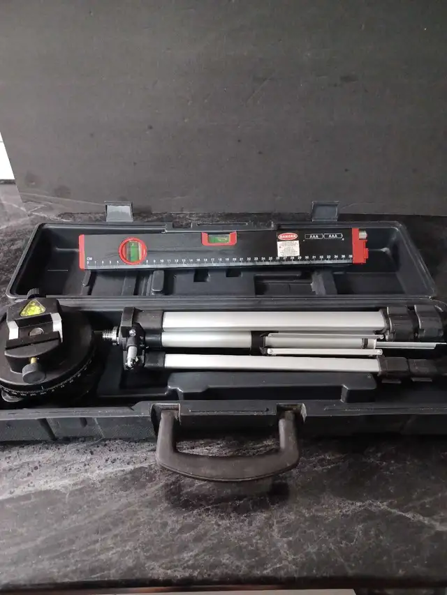 Jobmate Laser Level With Tripod in Power Tools in Barrie - Image 2
