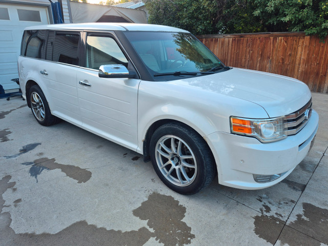 2011 Ford Flex EcoBoost twin turbo, AWD, loaded, good shape in Cars & Trucks in Lethbridge - Image 4