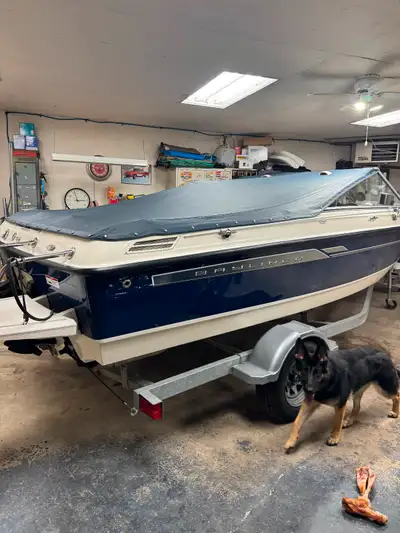 2006 19.5 ft Bayliner Bowrider 165 hp, 4cylinder mercruiser alpha one outdrive, factory installed fr...