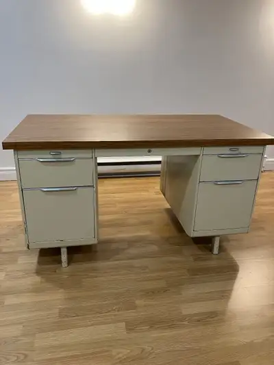 Bureau de travail en métal ( tanker desk), View more