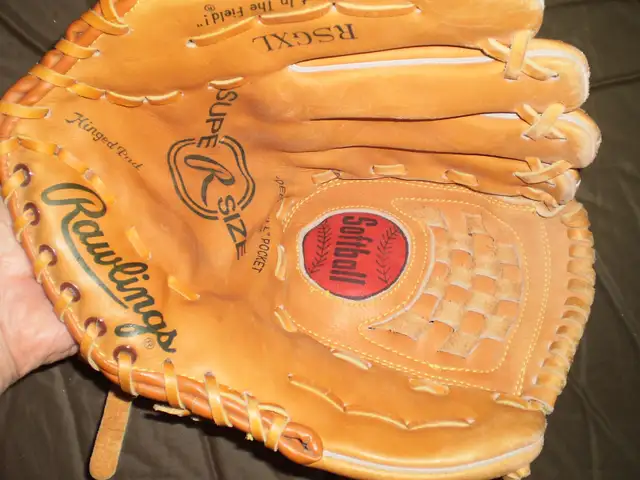 Rawlings RSGXL 14in Softball Glove Mitt, RH in Baseball & Softball in City of Toronto - Image 4