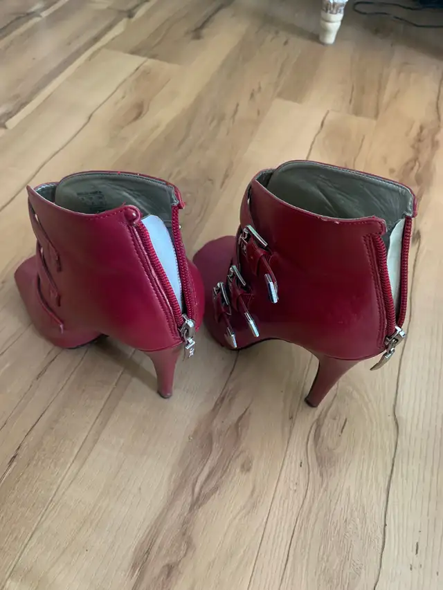 Guess red high heels size 8.5 in Women's - Shoes in Grande Prairie - Image 5