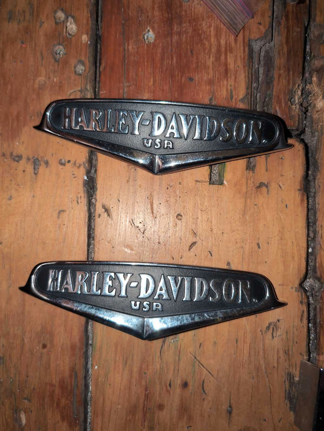 Harley Davidson gas tank emblems road king in Street, Cruisers & Choppers in Cambridge