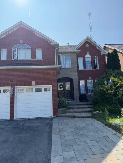 Discover comfortable and well-maintained rooms for rent in this charming brick family home, perfectl...