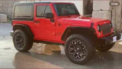 37-12.5-20 BF Goodrich tires on Fuel Assault rims. Aluminum fenders. Tinted windows. Two tops. Stubb...