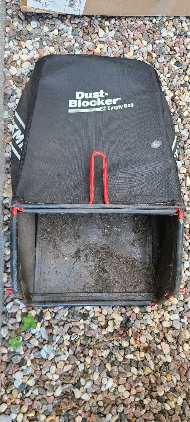 Lawnmower Bag in Lawnmowers & Leaf Blowers in Annapolis Valley - Image 2