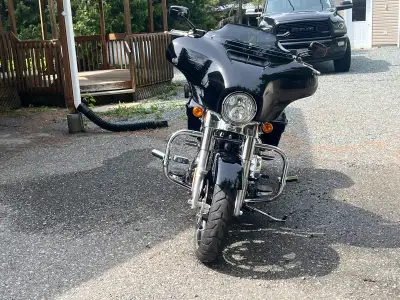 2022 streetglide with 10475 kms, Vance and Hines power duels, screaming eagle intake, tuned, bars, g...