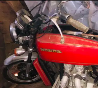 1st or 2nd year ever of the GoldWing, 1000cc and is the most sought after model to convert into a Ca...