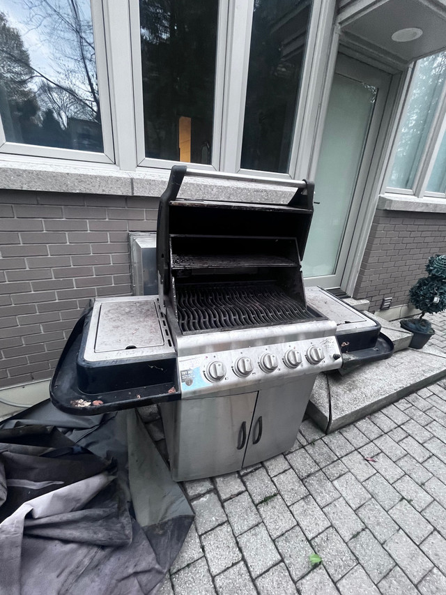 Top-Notch Napoleon BBQ Grill in Excellent Condition" in BBQs & Outdoor Cooking in City of Toronto - Image 2