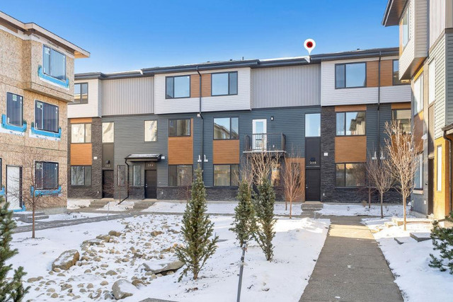 SELLER FINANCED - BEAUTIFUL 3 BD / 2.5 BA PLUS DEN TOWNHOUSE in Houses for Sale in Calgary - Image 2