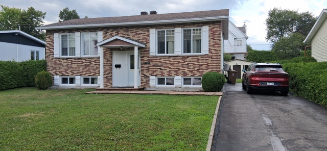 Maison à vendre à Boisbriand — photo 1