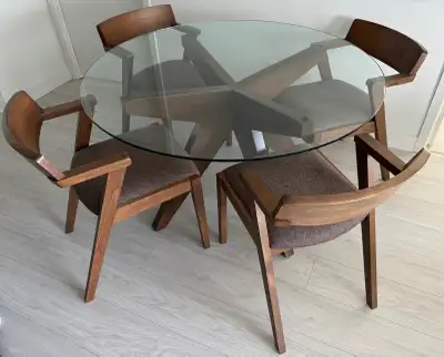 eq3 3 in Dining Tables & Sets in Ontario | Kijiji Marketplaces