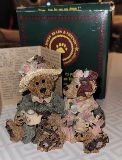 2 Boyd's Bears collection bears in boxes.