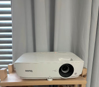 BenQ MH535A projector