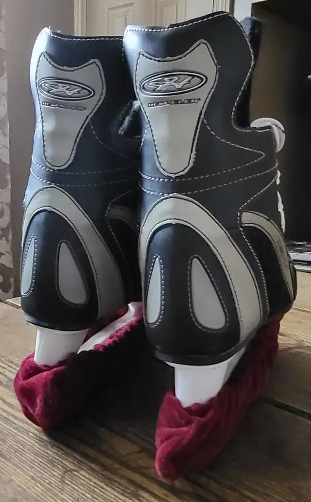 Mens size 8 Hockey Skates - street shoe size 9 - 9.5 in Hockey in St. Catharines - Image 6