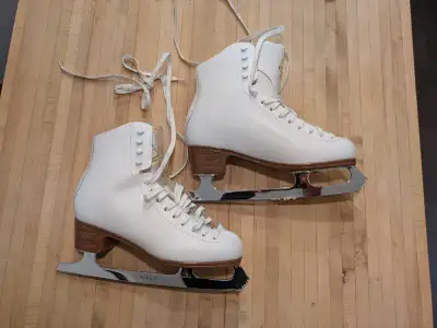 Jackson Artiste Women Figure Skates regular size 8.5-9, View more