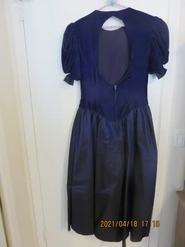 Graduation Dress (Formal Dress) in Women's - Dresses & Skirts in Calgary - Image 3