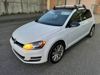 Je vends ma Volkswagen Golf TSI 1.8 de 2015, une voiture à hayon élégante et fiable qui allie plaisi...