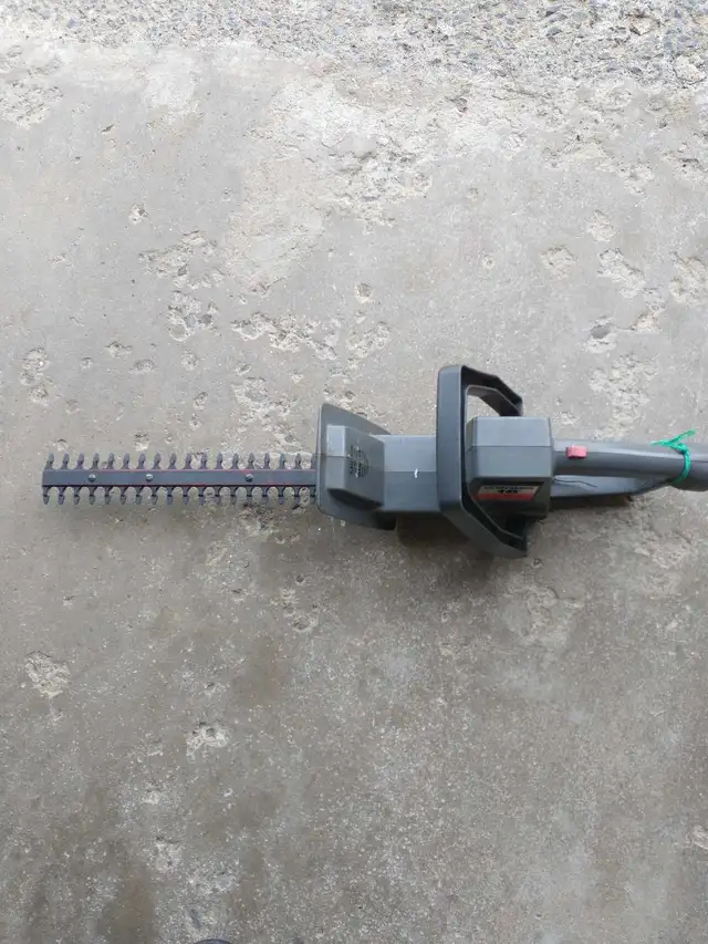 garden tools in Lawnmowers & Leaf Blowers in Kingston - Image 4