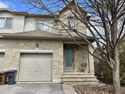 MODERN END-UNIT TOWNHOUSE | FINISHED BASEMENT | PRIME PLATEAU LOCATION Aylmer (Gatineau) – prime loc...
