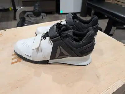 These Reebok Lifter PR weightlifting shoes are the perfect companion for your squats and Olympic lif...