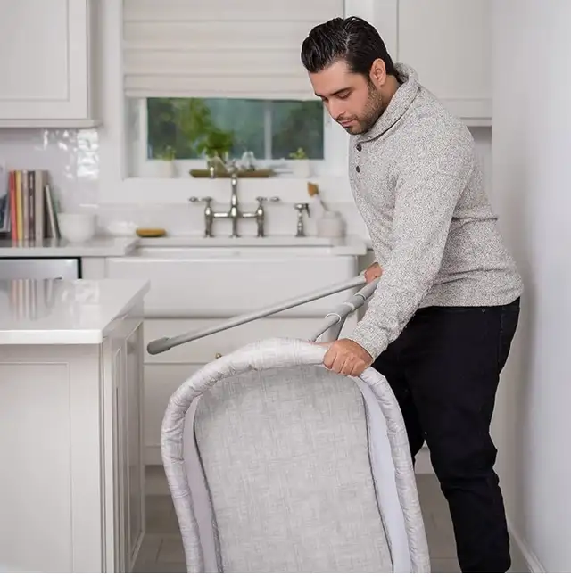 HALO  BassiNest Flex, Adjustable Portable Travel Co Sleep Crib in Cribs in Markham / York Region - Image 7