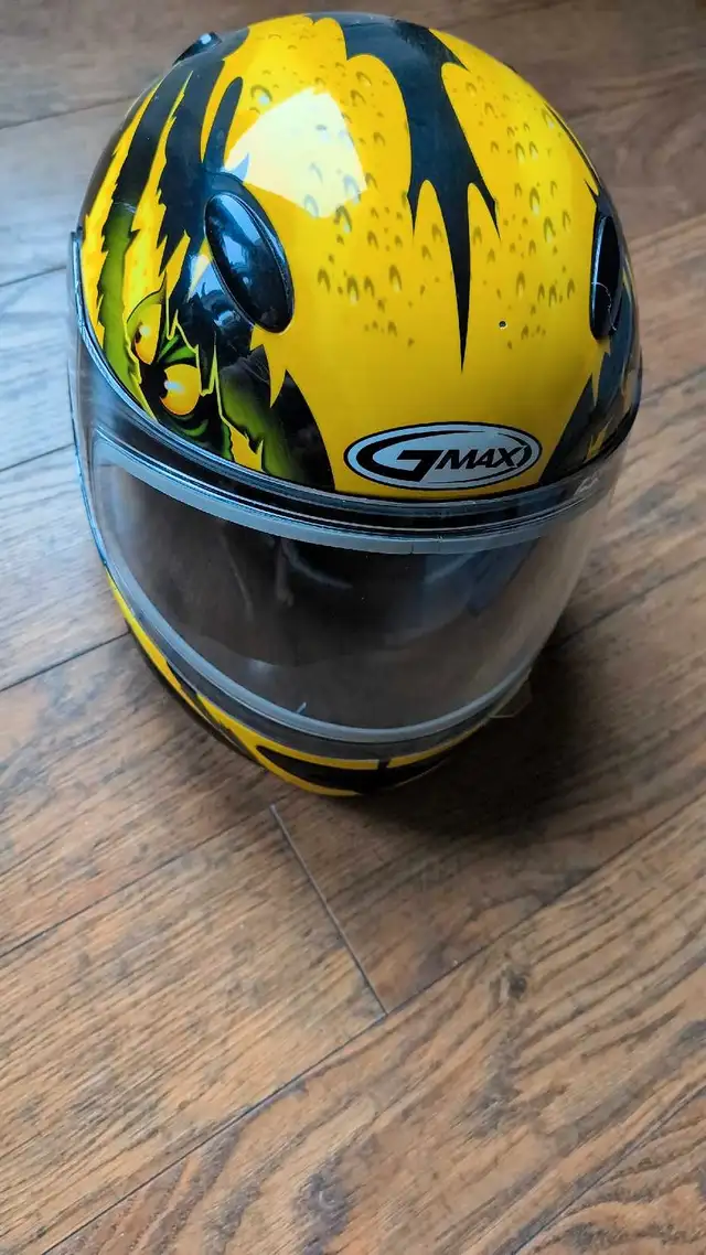 Youth helmet  in Snowmobiles Parts, Trailers & Accessories in Brandon - Image 3