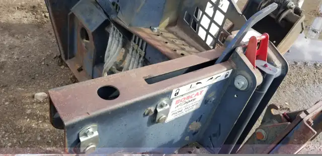 2003 Bobcat 709FDS Skid Steer Backhoe Attachment in Heavy Equipment in Regina - Image 7