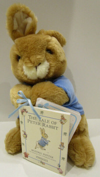 PETER RABBIT PLUSH & "THE TALE OF PETER RABBIT" BOOK, NEW COND.
