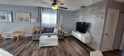 Condo à louer en Floride en face du Motel Richard, View more