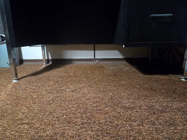 Metal Desk in Desks in Ottawa - Image 4