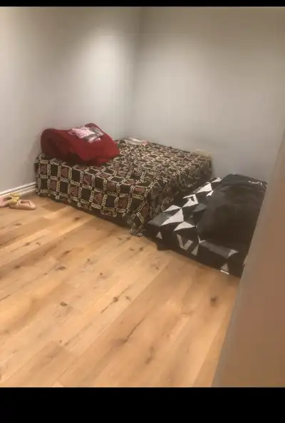 A room is available in Sharing