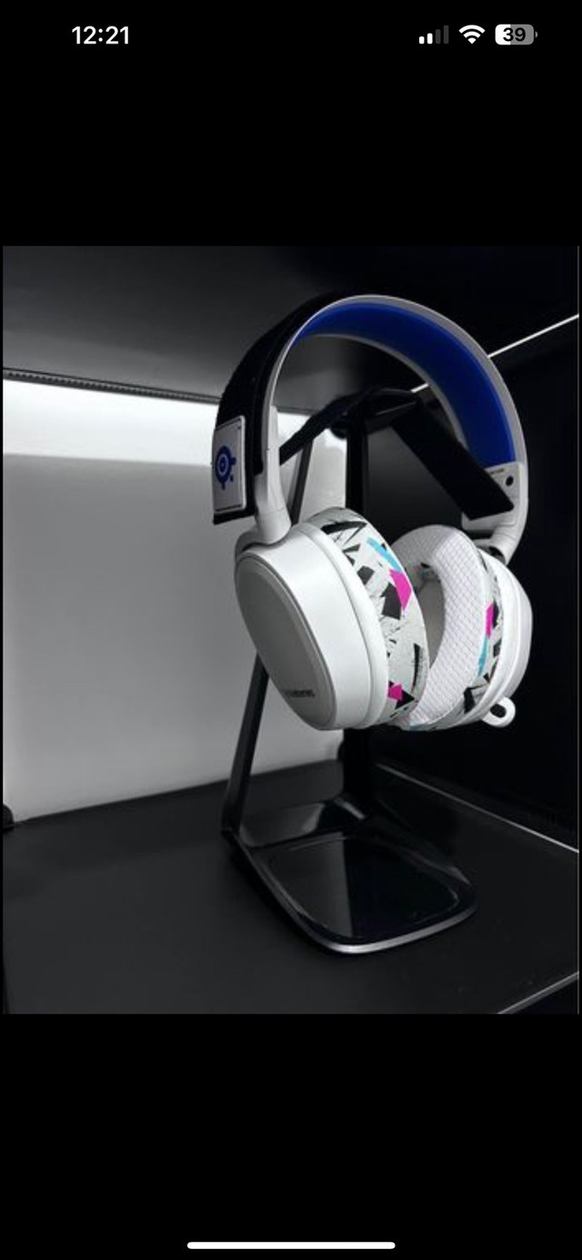 ARCTIS 7PWireless Gaming Headset in Speakers, Headsets & Mics in Calgary - Image 2