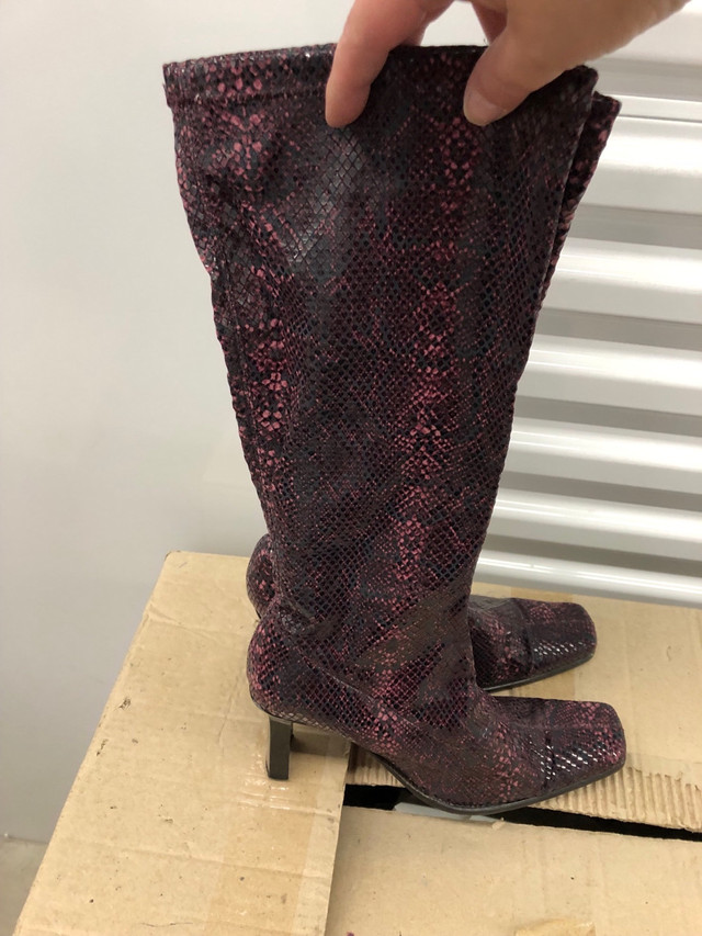 90s/Y2K Vintage Faux Snakeskin Square Toe Knee High Boots in Women's - Shoes in Markham / York Region - Image 2