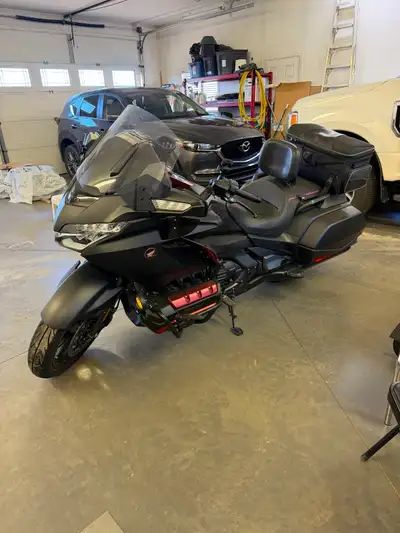 2021 Honda Goldwing Bagger Matt Black. 60000km. Near new rear tire front 60%. New brake shoes front...