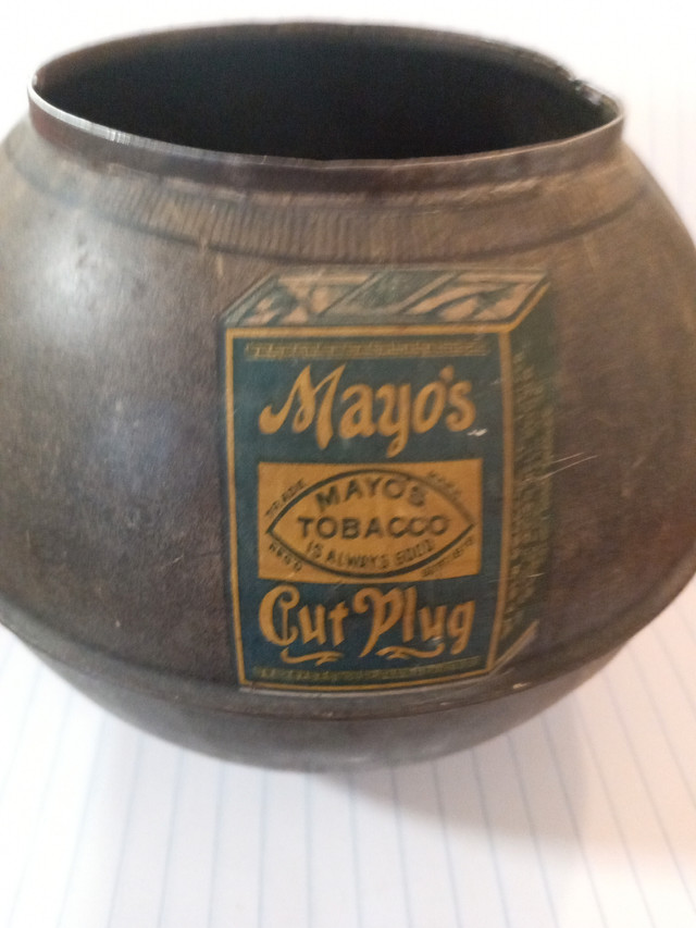 ANTIQUE ROLY POLY TOBACCO TIN in Arts & Collectibles in Belleville - Image 2