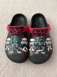 VGUC Star Wars Crocs size 12/13