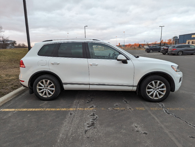 VW Touareg 2014 for sale in Cars & Trucks in Kitchener / Waterloo - Image 4