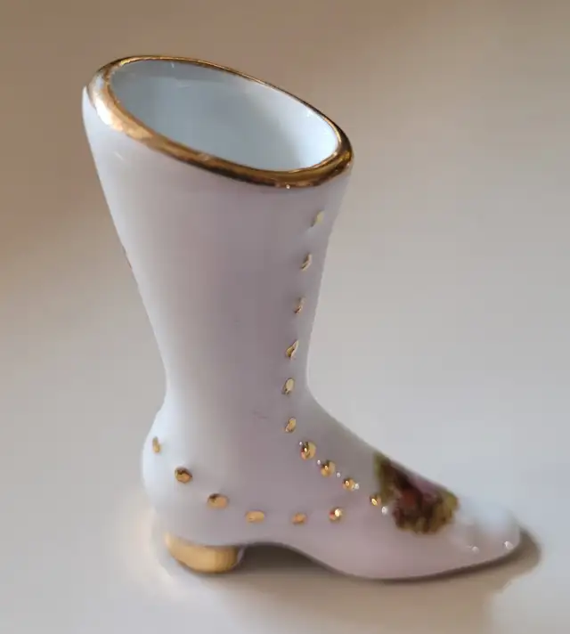 Vintage Limoges France Miniature White & Gold Porcelain Boot in Arts & Collectibles in Oshawa / Durham Region - Image 4