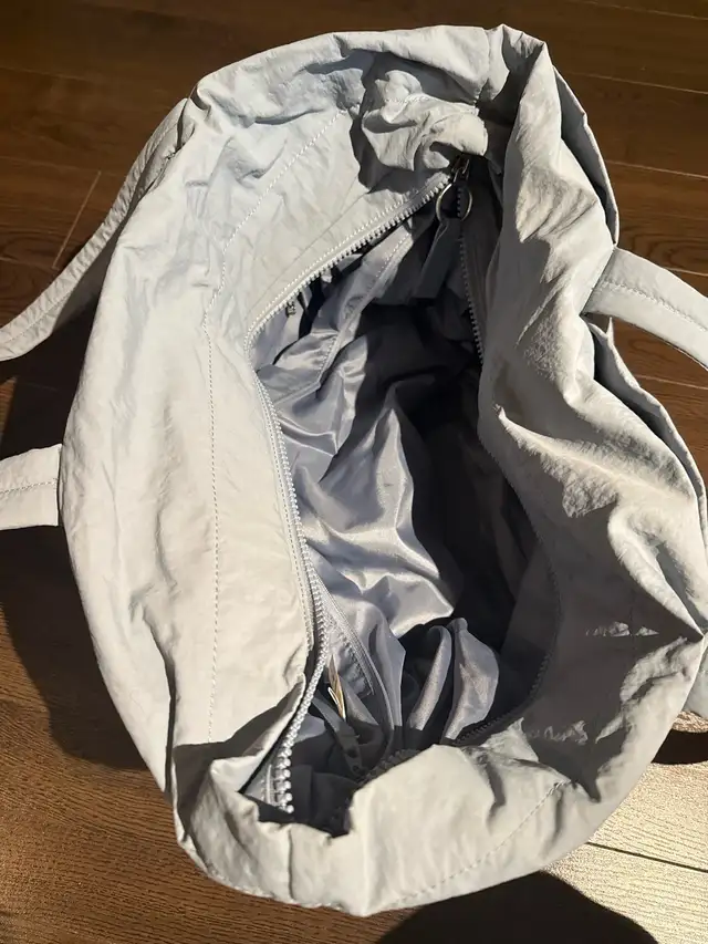  Lululemon light blue bag in Women's - Bags & Wallets in City of Toronto - Image 3