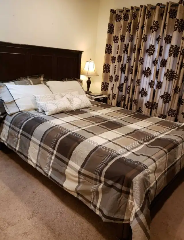 100%Cotton Queen size comforter/duvet with sheets and pillow cas in Bedding in Peterborough - Image 4