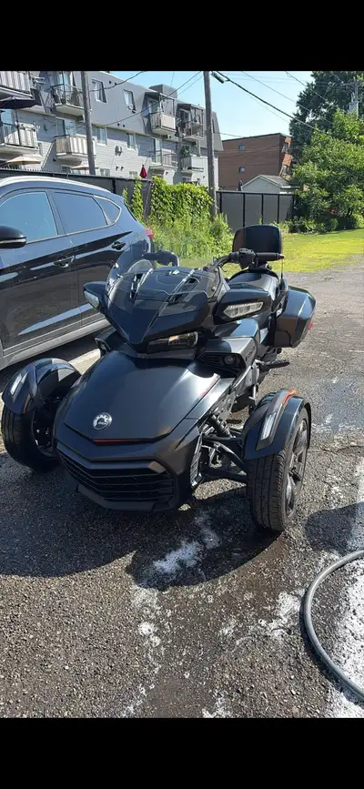 À ne pas manqué, très propre Spider, 2016, Limited moteur 1330 un peu plus de 104 000km environ le p...